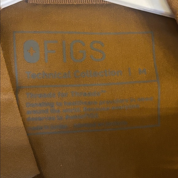 NWT!  Figs Women's Top & Pants Set,
Color earth - Picture 11 of 12